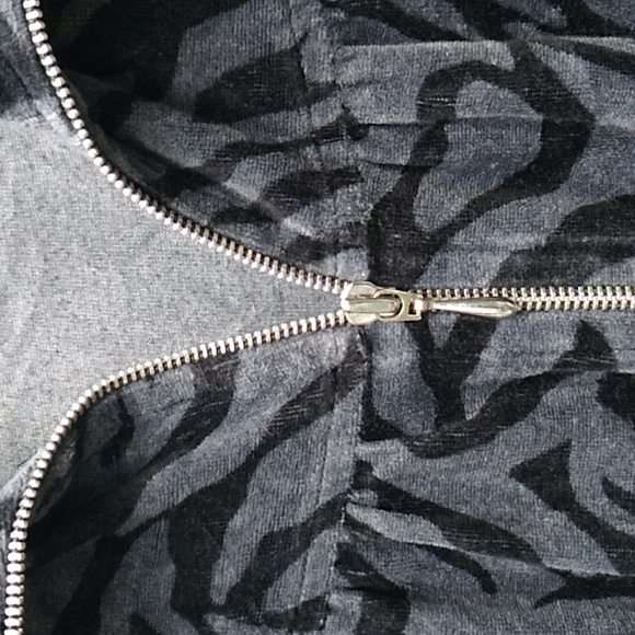 Black & Silver Velour ZipperedJacket (M) - Picture 3 of 10